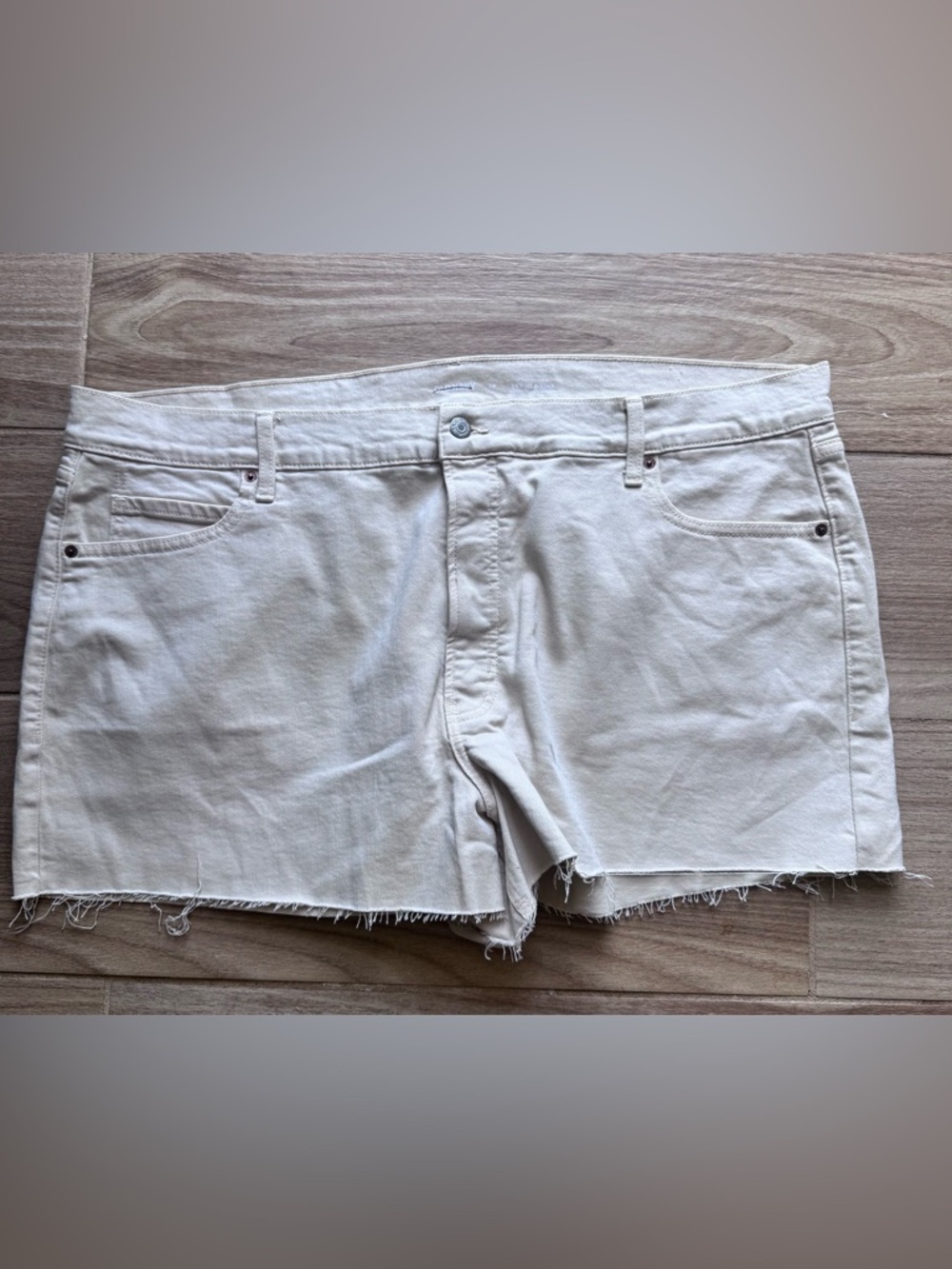 Old Navy Cream Frayed Hem Jean Shorts NWOT